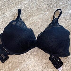 Incredible by Victoria’s Secret 34DDD Elegant plunge Black Lace Bra